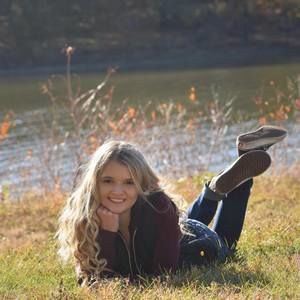 Meet your Posher, Makayla